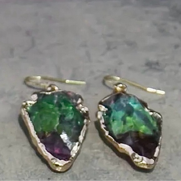 “Ombre Arrowhead” Angel Aura Rainbow Quartz Striking Tip Point Head Gold Earring - Picture 4 of 6